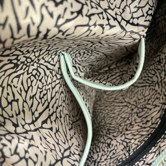 Max Studio Roian
Backpack V5 Color-Surf Spray - Picture 9 of 16